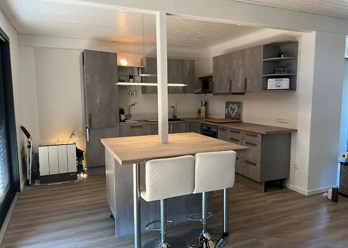 Idyllisches Im Gruenen Mit Fernblick